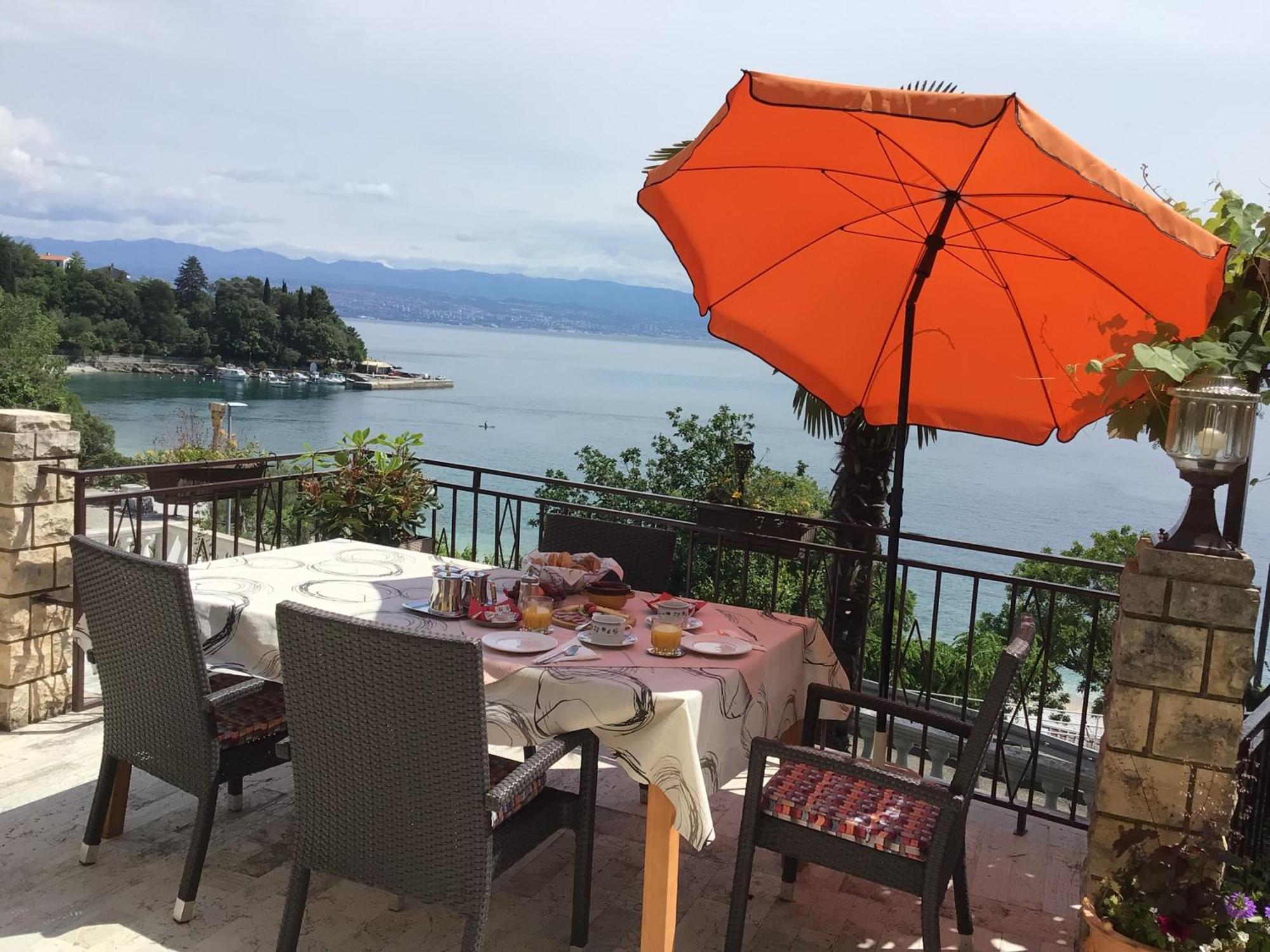 House Vali Bed & Breakfast Lovran Exterior photo